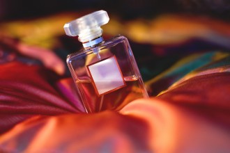 Jeden parfém, čtyři různé způsoby jeho využití
