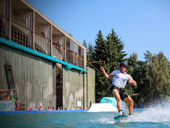 Je wakeboarding pro každého?
